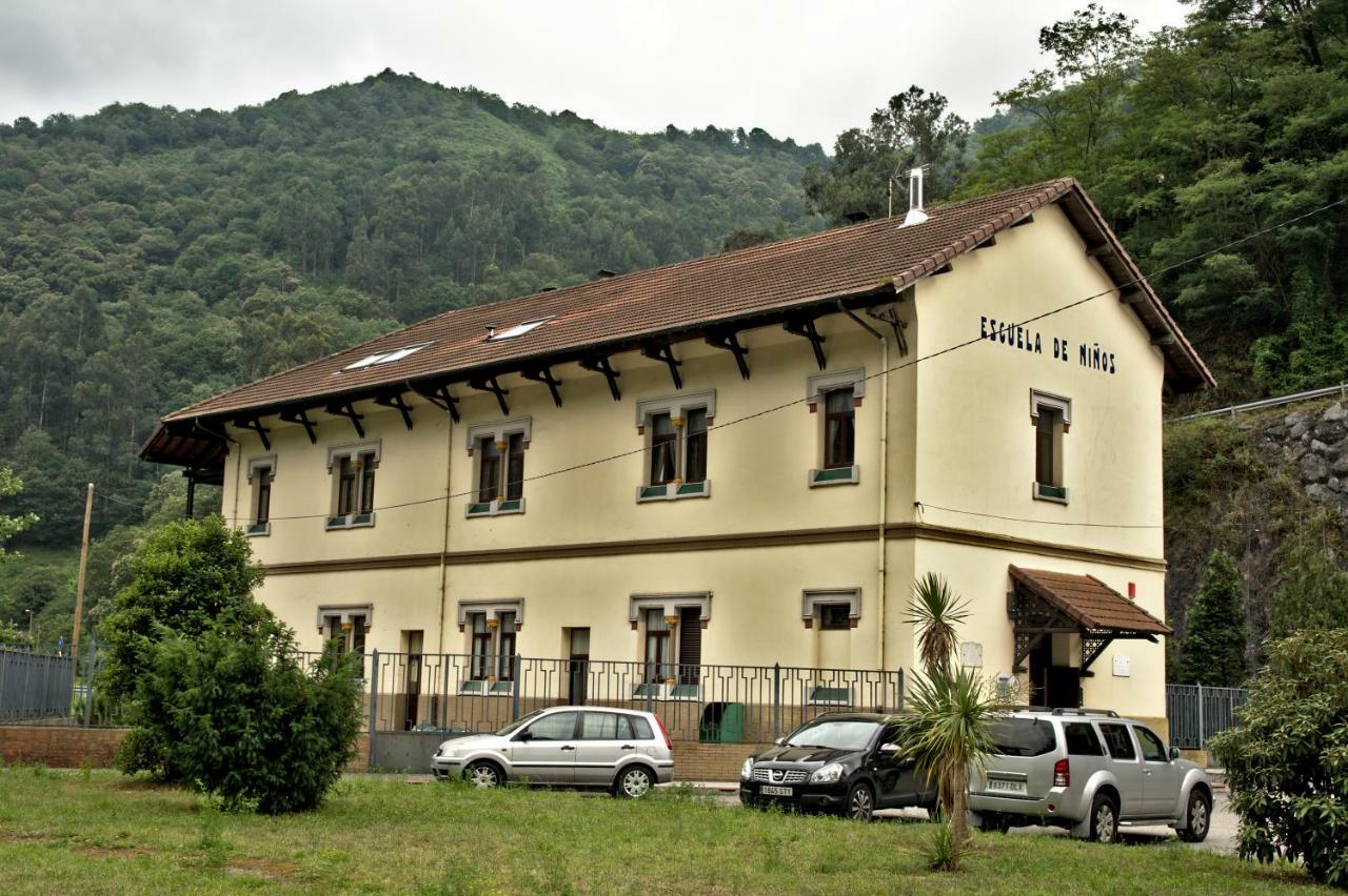 Albergue Juvenil De Bustiello Bustiello  Exterior foto